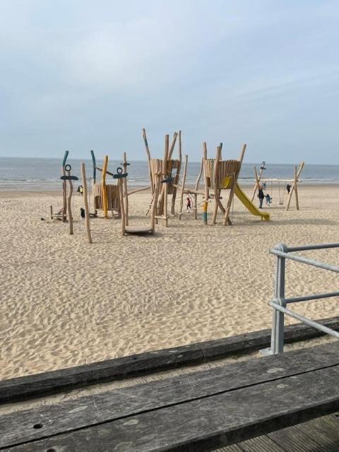 Residentie Aldis Met Zeezicht Apartman Ostende Kültér fotó